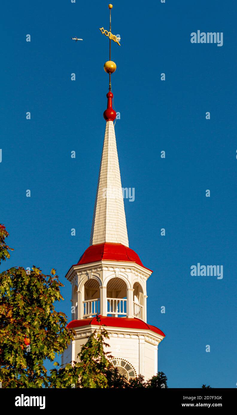 La storica torre in pietra bianca della Trinity Chapel United Church of Christ, Frederick Maryland. La torre in pietra è l'unico pezzo rimasto dagli ori Foto Stock