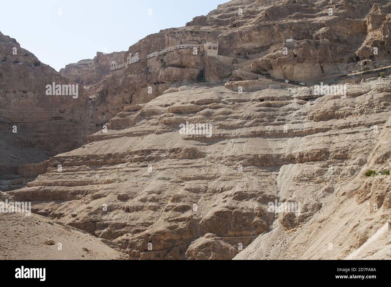 Gerico, أريحا, Israele, Izrael, ישראל, יריחו; la vista dal basso del Monte della tentazione e del Monastero greco ortodosso della tentazione Foto Stock