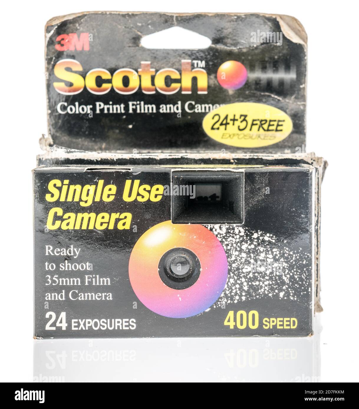 Winneconne, WI - 18 Ottobre 2020: Un pacchetto di fotocamera 3M scotch usa e getta su uno sfondo isolato. Foto Stock