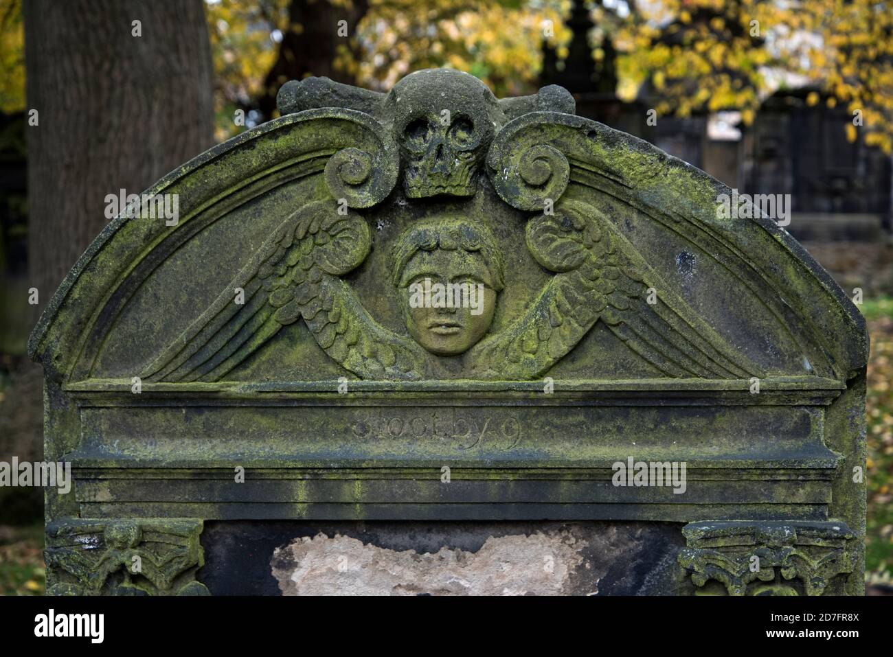 Dettaglio di una lapide del XVIII secolo nel Churchyard di St Cuthbert, Edimburgo, Scozia, Regno Unito. Foto Stock