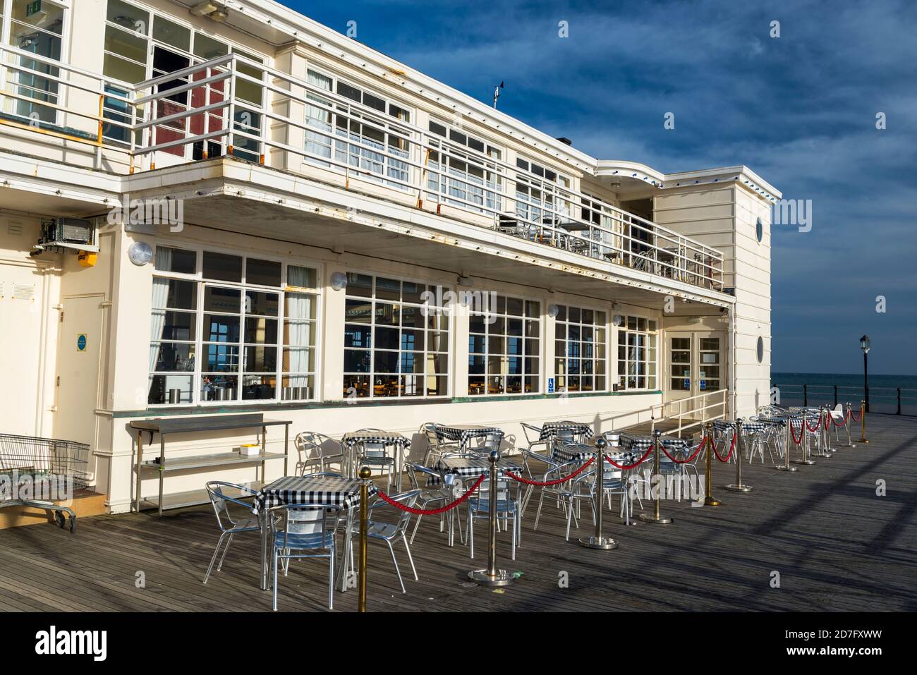 Il Southern Pavilion sul molo di Worthing, Worthing, West Sussex, Inghilterra Foto Stock