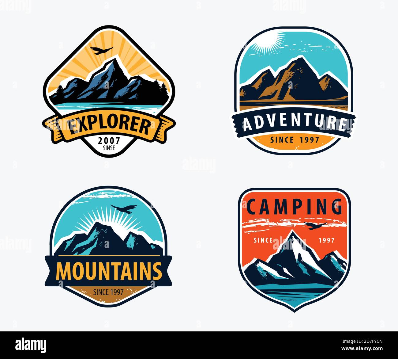 Le montagne impostano le etichette. Alpinismo, arrampicata, escursioni vettore illustrazione Illustrazione Vettoriale