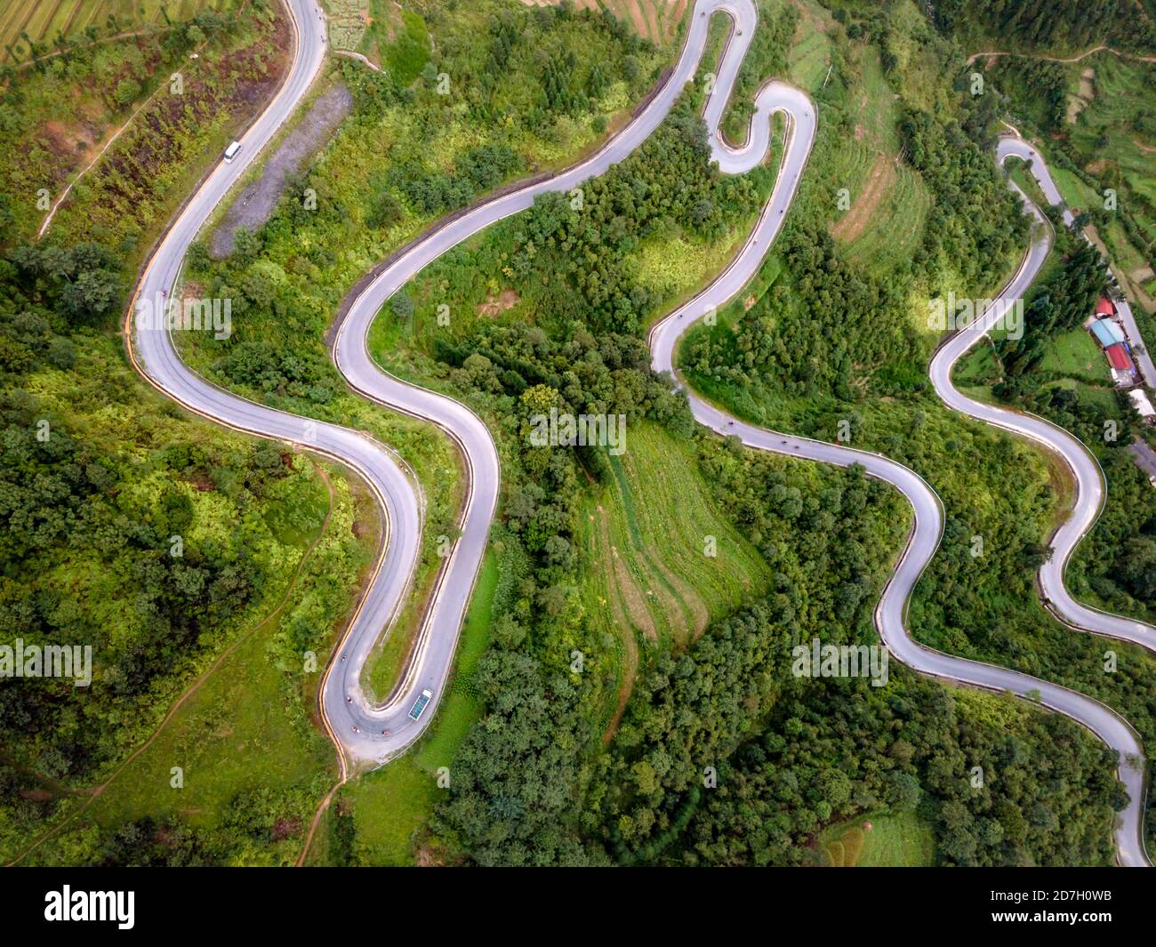 DOC Chin Khoanh è una strada di montagna con molte curve a U consecutive, che collega il comune di Pho Cao con il comune di Sung la, il distretto di Dong Van, ha Giang Foto Stock