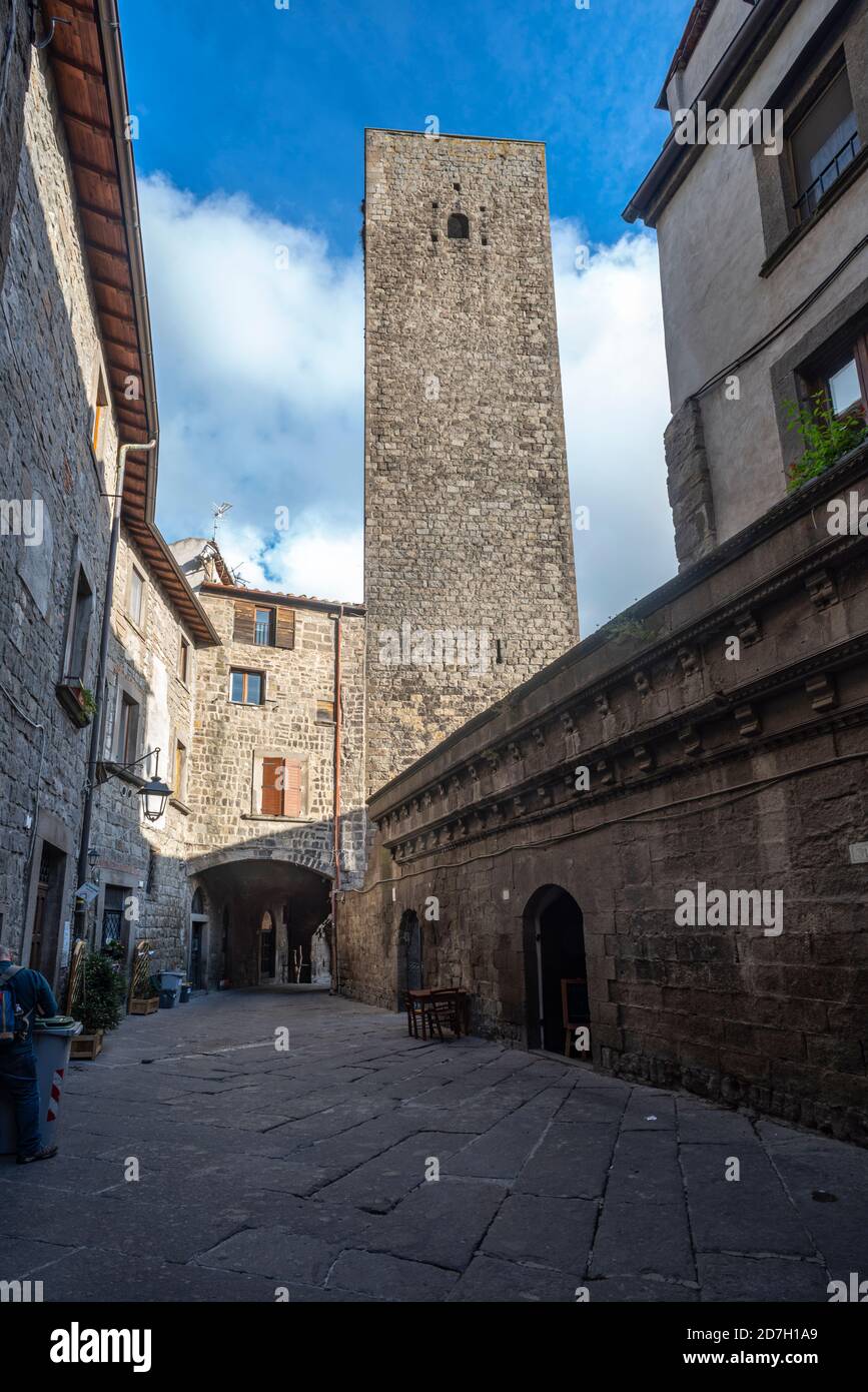 Palazzo degli Alessandri, in piazza Pellego a Viterbo. Antico complesso medievale di una delle famiglie di Viterbo Foto Stock