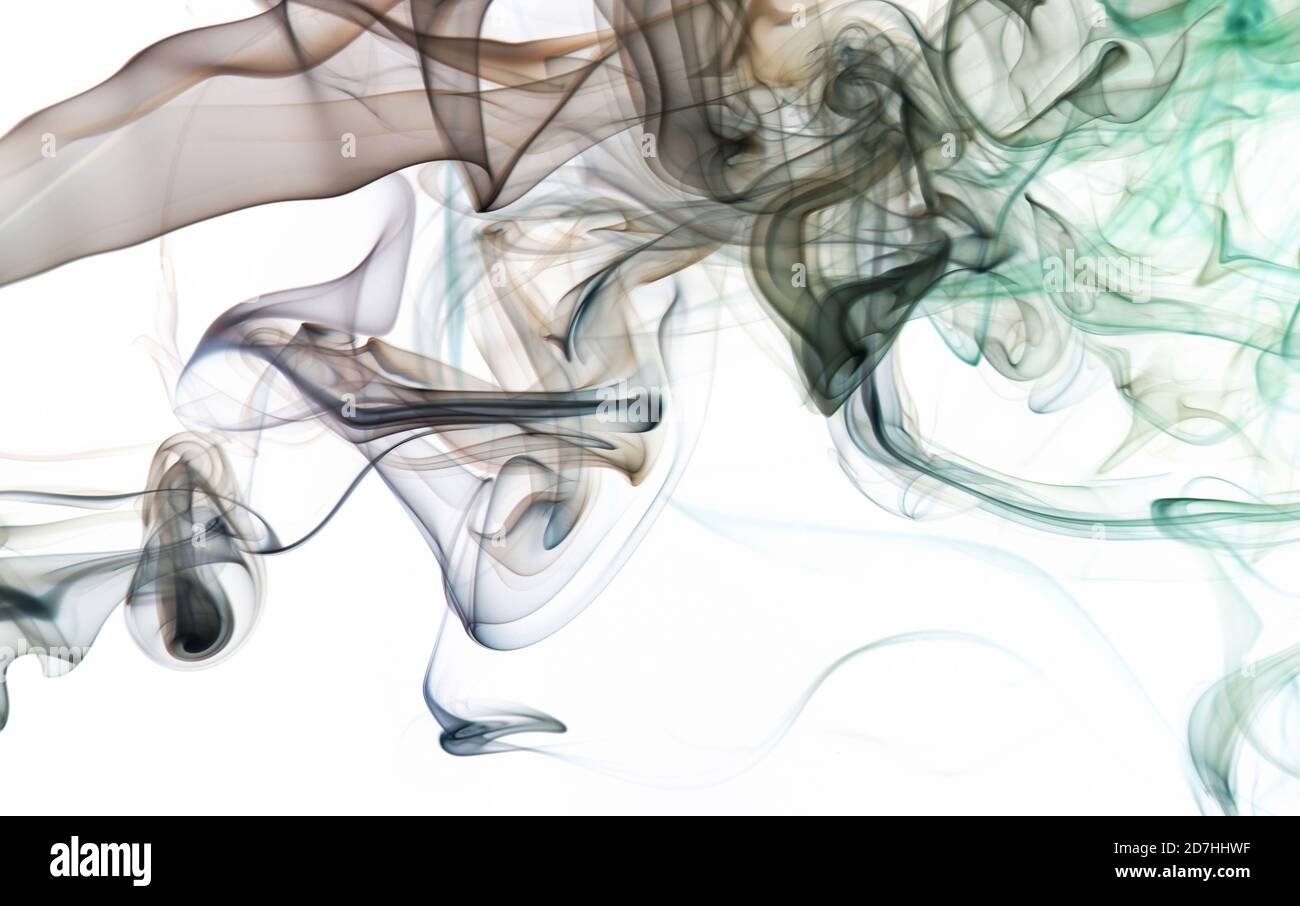 Flusso di vapore di fumo Mystic su sfondo bianco isolato Foto Stock