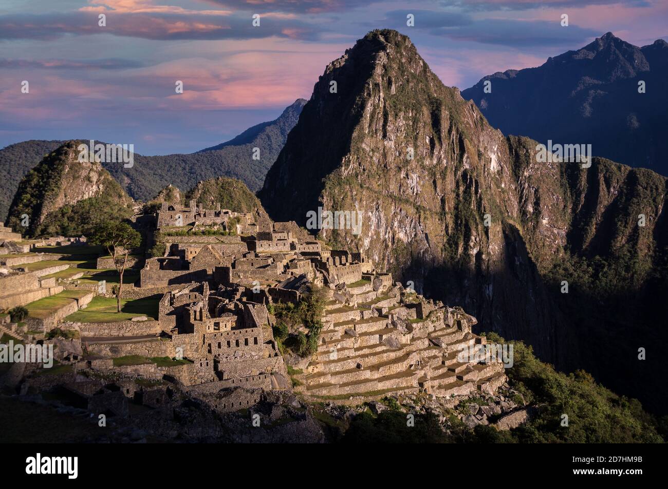 Alba a Machu Picchu Inca città, Perù Foto Stock