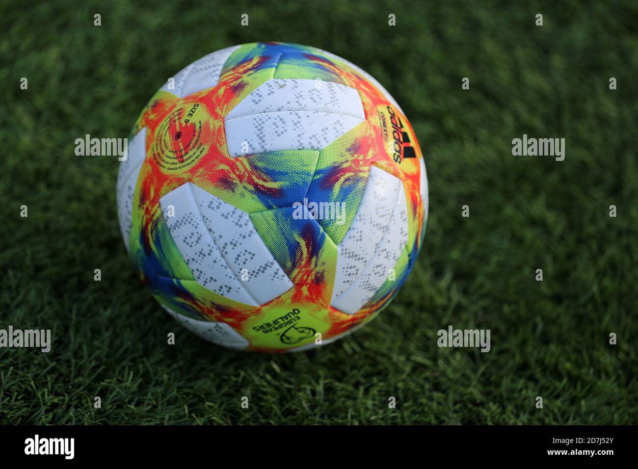 Newport, Regno Unito. 22 ottobre 2020. Il pallone, la partita di qualificazione UEFA Women's Euro 2022, le donne del Galles contro le Isole Faroe alla Rodney Parade di Newport, Galles del Sud, giovedì 22 ottobre 2020. PIC di Andrew Orchard/Alamy Live News Foto Stock