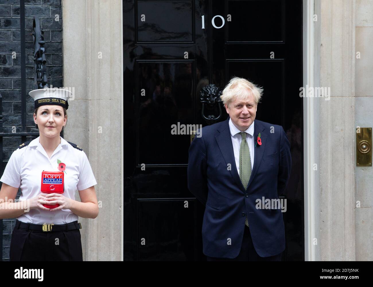 Londra, Regno Unito. 23 Ott 2020. Il primo ministro britannico, Boris Johnson, incontra i fondi della Royal British Legion sui gradini della numero 10 di Downing Street. Credit: Mark Thomas/Alamy Live News Foto Stock