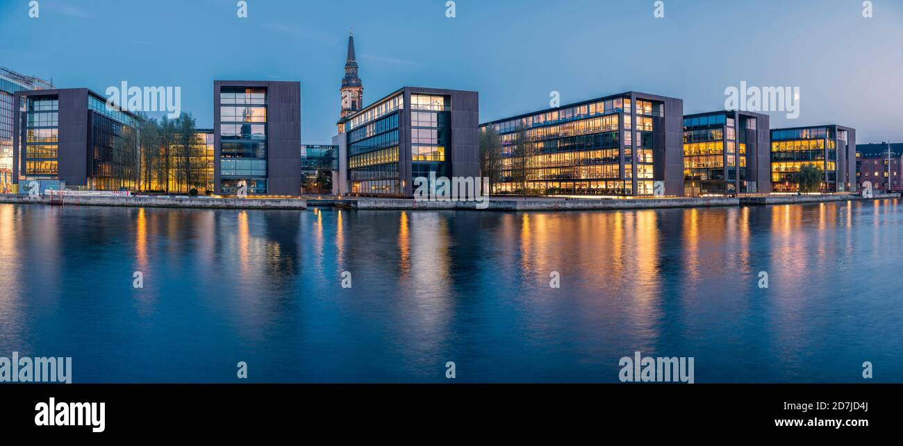 Danimarca, Copenaghen, Panorama del quartiere Christianshavn Waterfront al tramonto Foto Stock Danimarca, Copenaghen, Panorama del quartiere Christianshavn Waterfront al tramonto Foto Stock