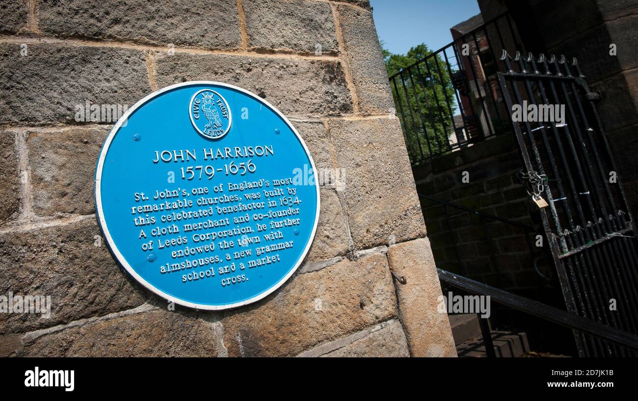 Placca blu all'ingresso della chiesa di San Giovanni Evangelista, Leeds, West Yorkshire, Inghilterra. Foto Stock