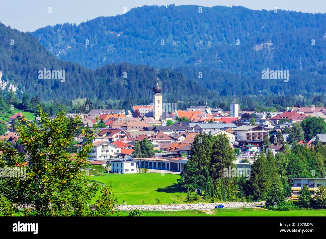 Austria, Tirolo, Reutte, città alpina in estate Foto Stock