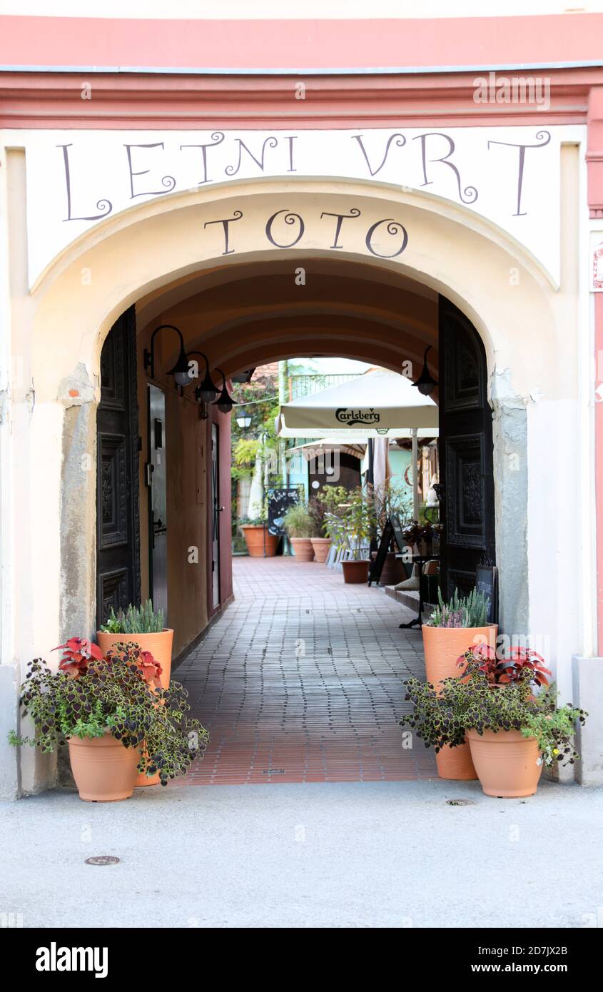 L'ingresso al ristorante è molto bello a Maribor Foto Stock