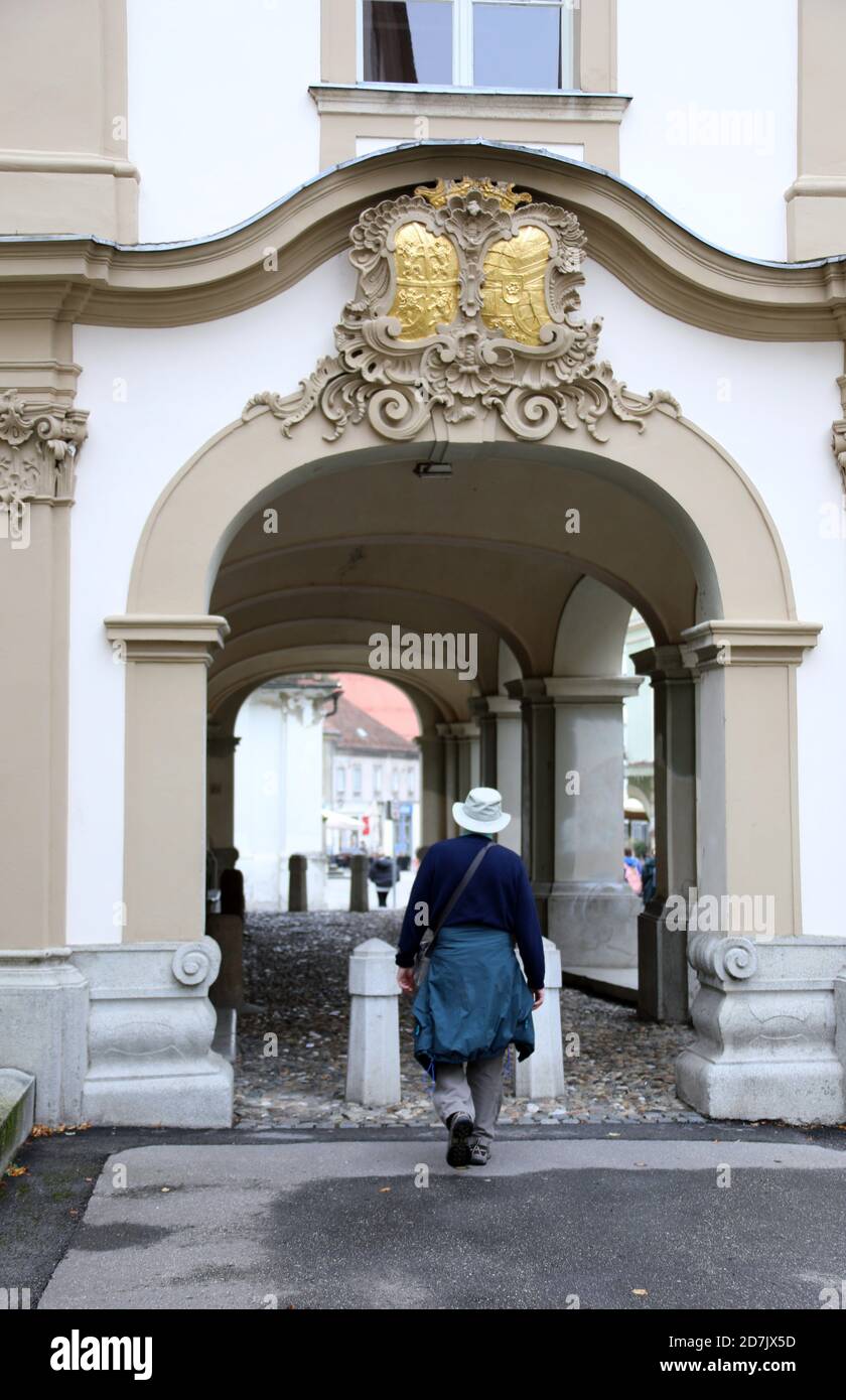 Turista al Castello di Maribor in Slovenia Foto Stock