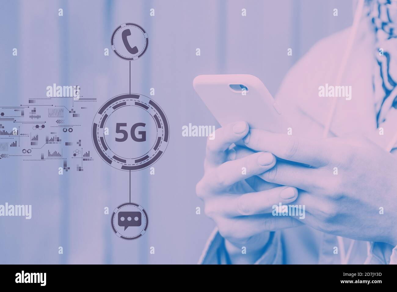 Reti mobili 5G con icone di telefoni e messaggeri e una ragazza che tiene un telefono. Foto Stock