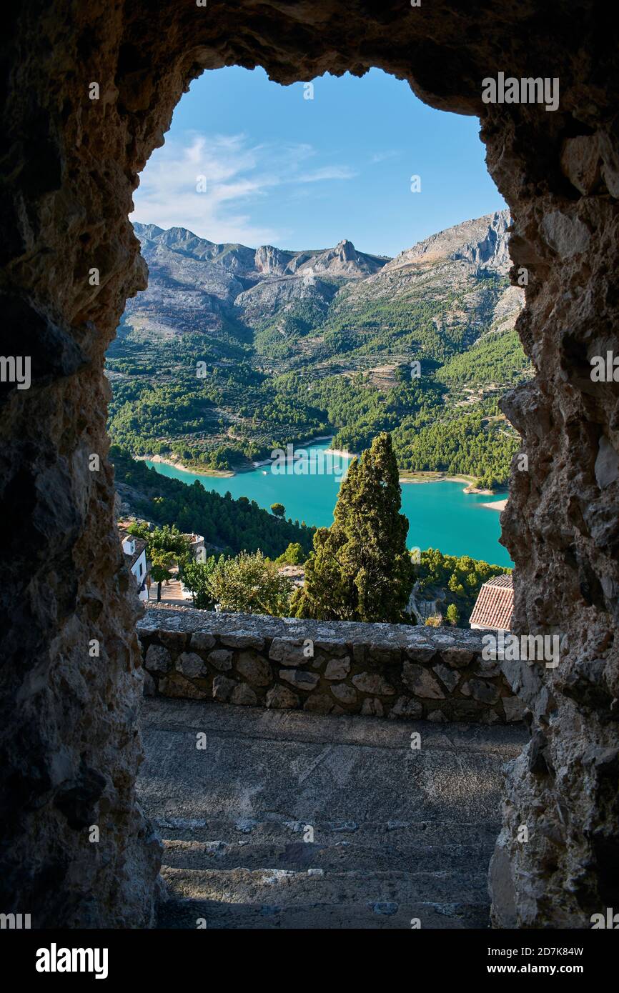 Immagine verticale del serbatoio di Guadalest, Spagna Foto Stock