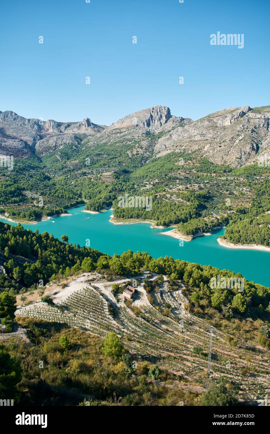 Immagine verticale del serbatoio di Guadalest, Spagna Foto Stock