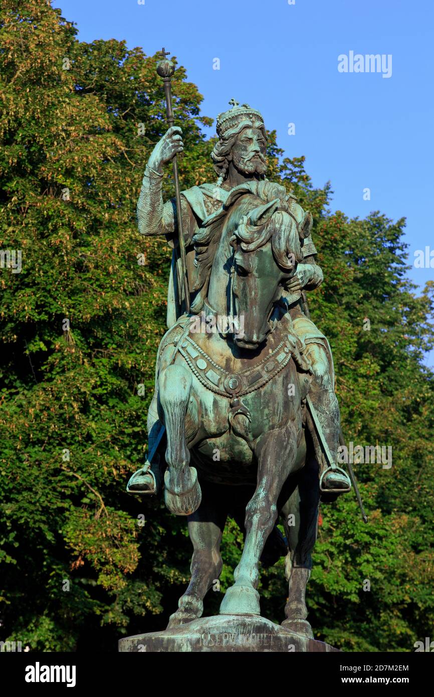 Monumento equestre dell'imperatore latino Baldwin i (1172-1205) a Mons (Hainaut), Belgio Foto Stock