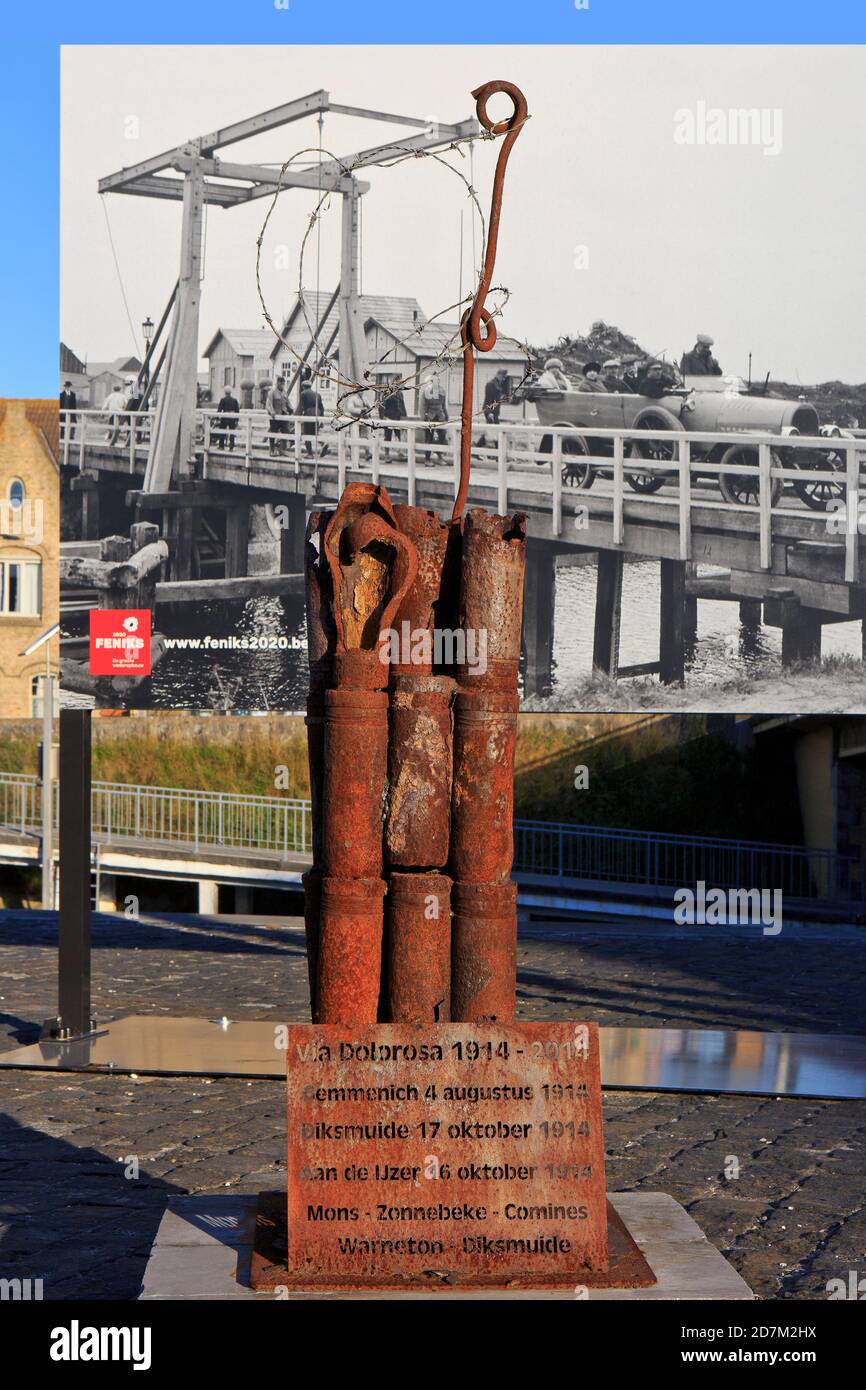 Il memoriale di Via dolorosa della prima Guerra Mondiale con conchiglie di artiglieria e filo spinato a Diksmuide, Belgio Foto Stock