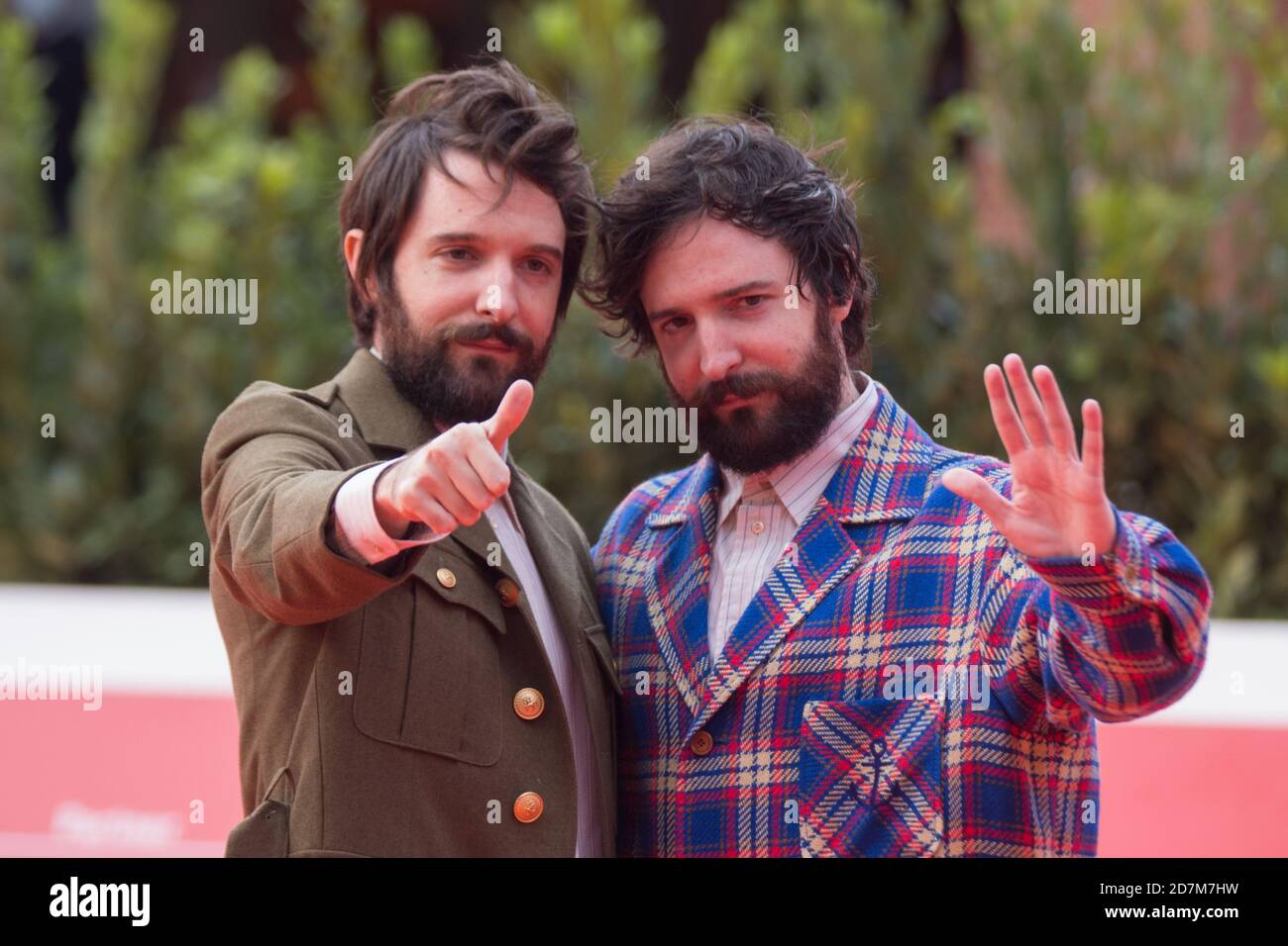 Roma, Italia. 23 Ott 2020. I registi italiani Damiano e Fabio D'Innocenzo partecipano al tappeto rosso della nona giornata del Festival del Cinema di Roma 2020. (Foto di Matteo Nardone/Pacific Press) Credit: Pacific Press Media Production Corp./Alamy Live News Foto Stock