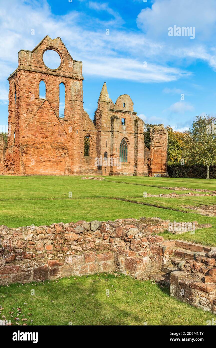 Arbroath Abbey, nella cittadina Scozzese di Arbroath, fu fondata nel 1178 dal Re Guglielmo il leone per un gruppo di Tironensian monaci Benedettini da Kelso Foto Stock