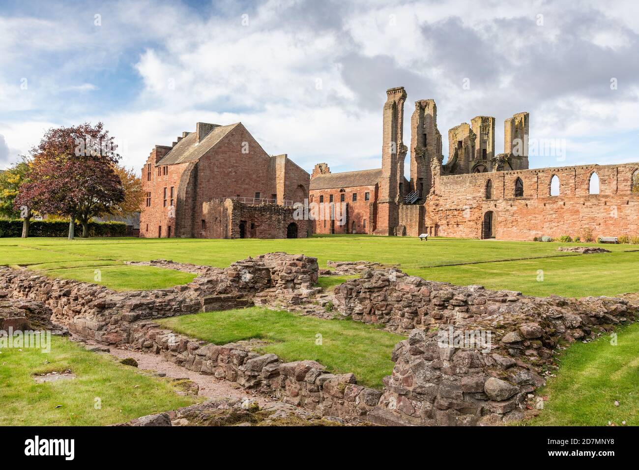 Arbroath Abbey, nella cittadina Scozzese di Arbroath, fu fondata nel 1178 dal Re Guglielmo il leone per un gruppo di Tironensian monaci Benedettini da Kelso Foto Stock