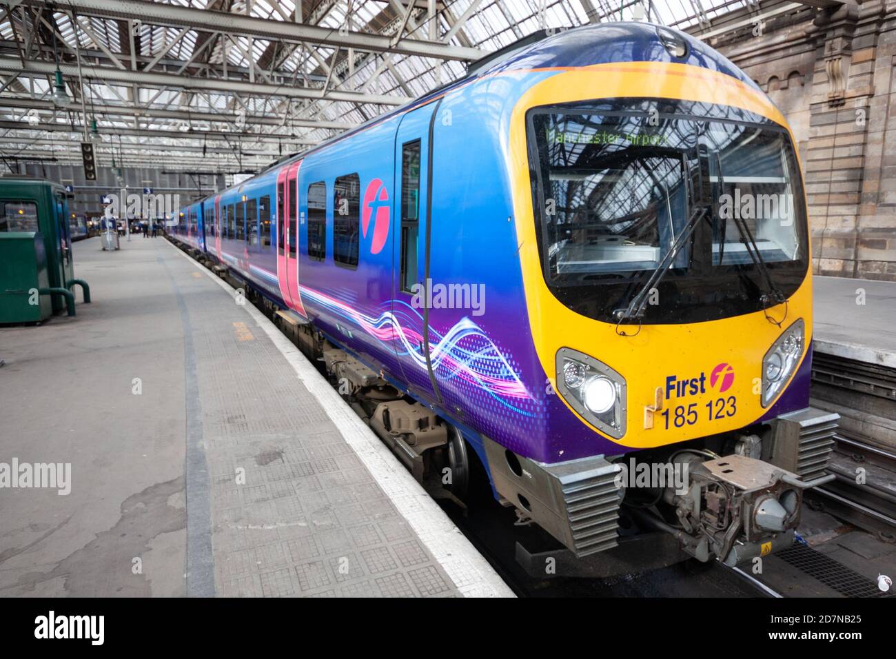 British Rail Class 185 123, First Transpennine Express at Glasgow Central, destinazione Manchester Airport, aprile 2010. REGNO UNITO. Foto Stock