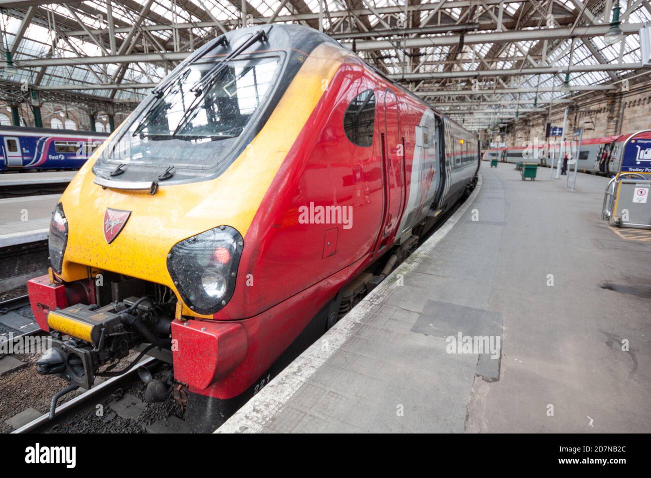 British Rail Class 221 SuperVoyager, Virgin Trains Glasgow Central aprile 2010, treni multiple diesel-elettrici basculanti Foto Stock