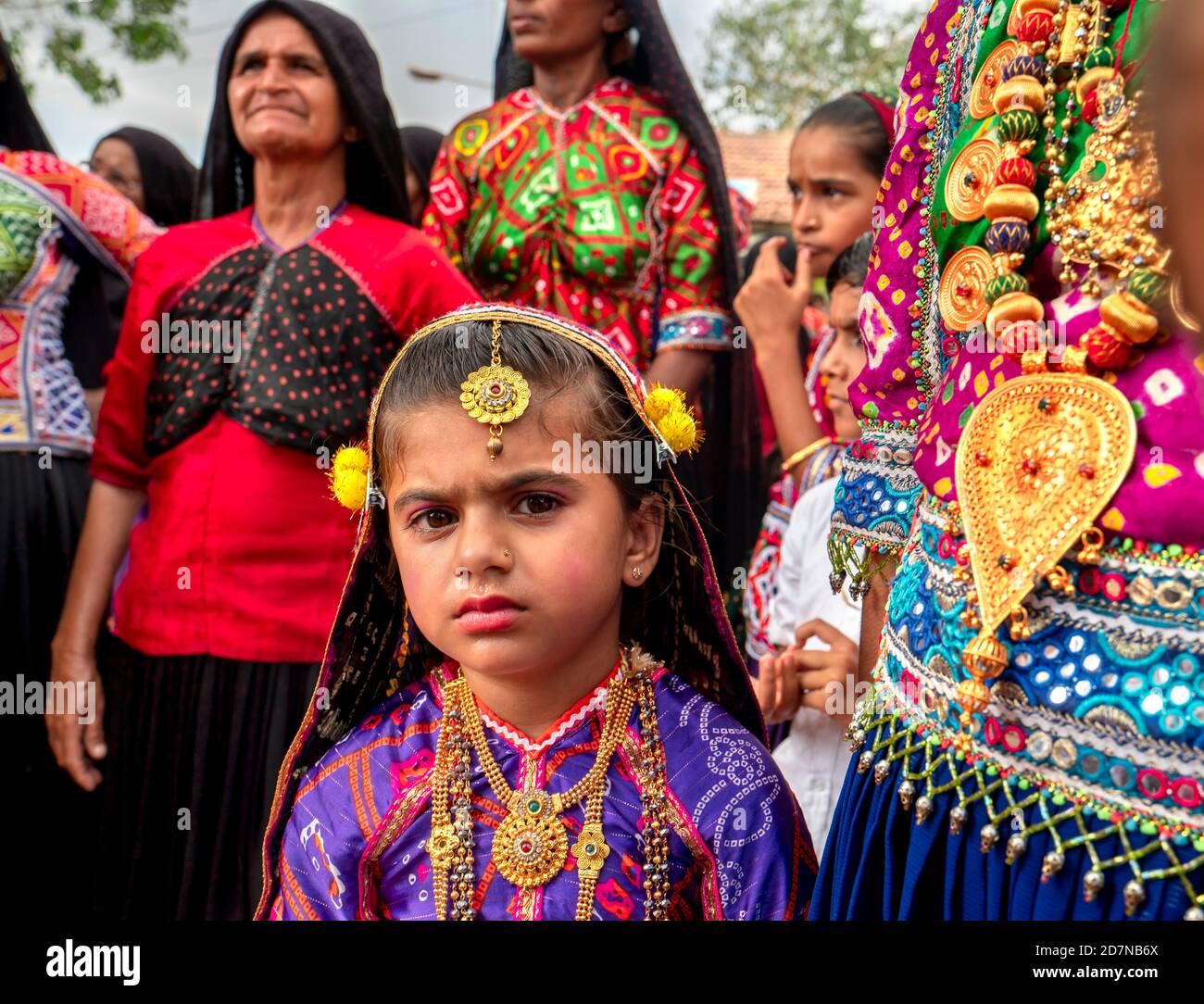 Ratnal,24,Agosto ,2019,: Primo piano della bambina che partecipa alla celebrazione del Festival di Jammashtami con costume colorato e gioielli d'oro. Foto Stock