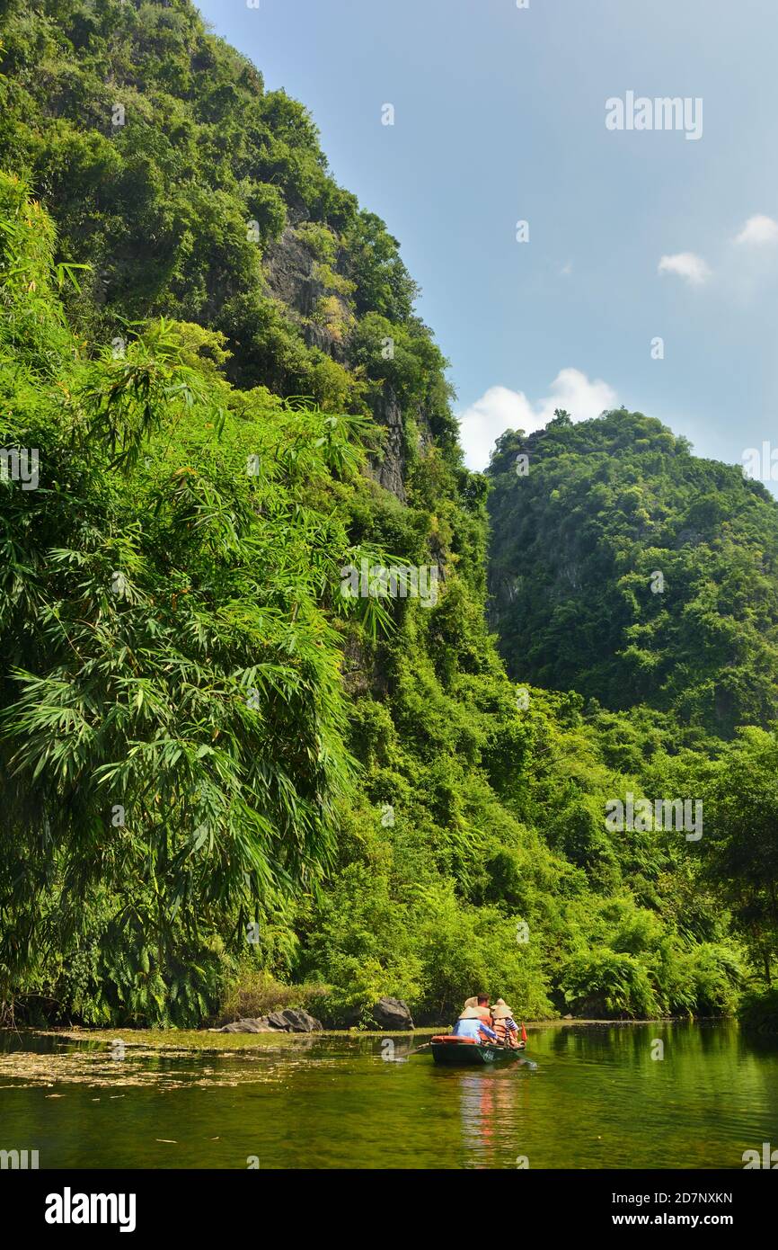 Sampan in Trang un complesso paesaggistico, Ninh Binh, Vietnam Foto Stock