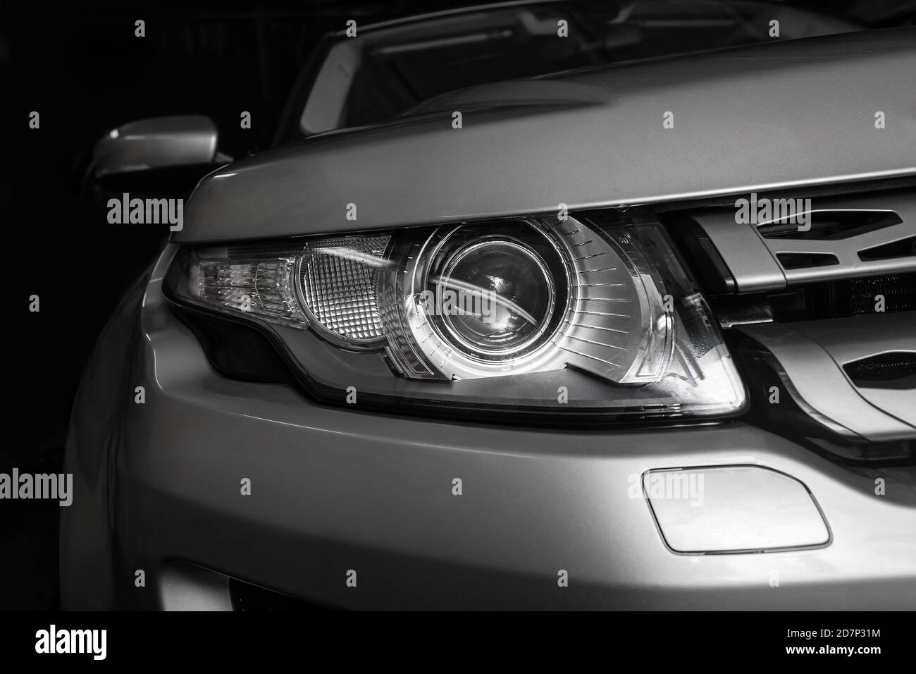 Il faro di moderne auto di prestigio closeup Foto Stock