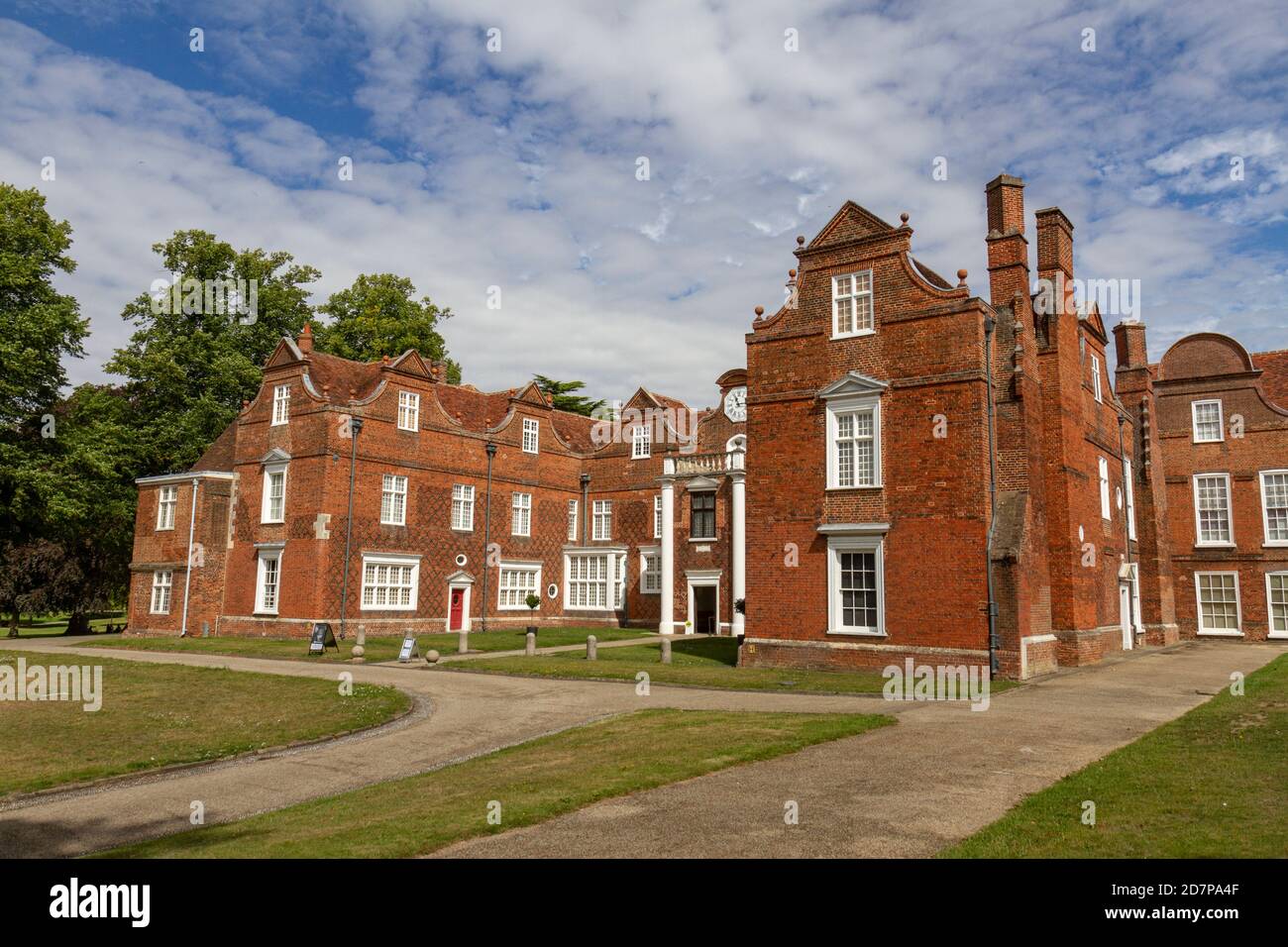 Christchurch Mansion, una casa in mattoni di Tudor costruita da Edmund Withypoll (c.1548-50) a Christchurch Park, Ipswich, Regno Unito. Foto Stock