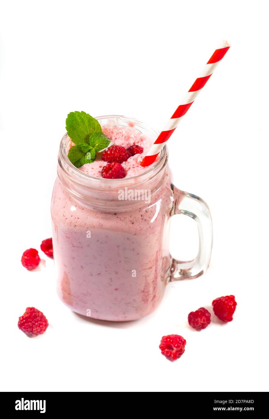 Frullato allo yogurt con lamponi, dessert alla frutta, concetto di dieta sana Foto Stock