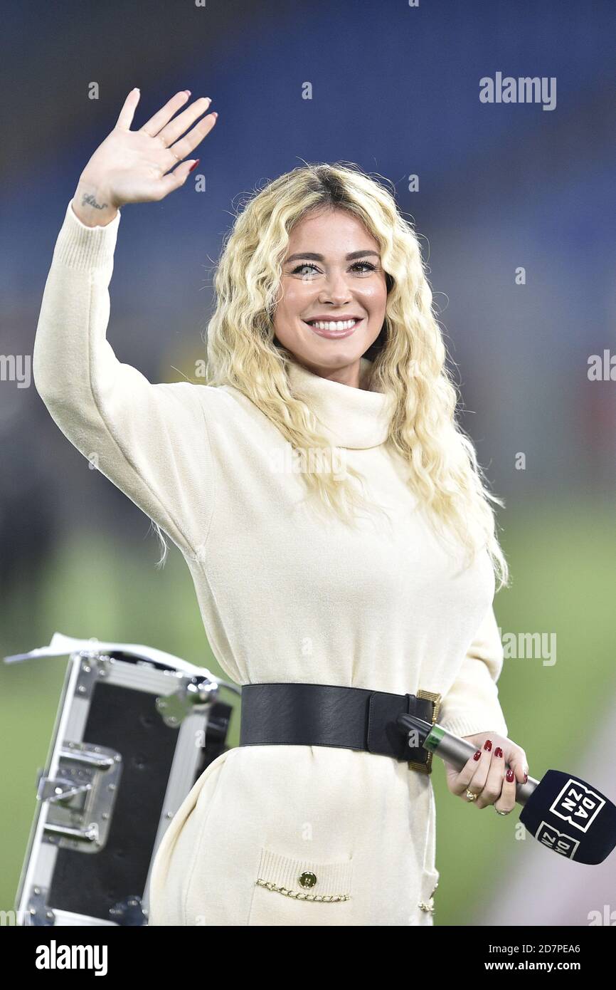 ROMA, ITALIA - Ottobre 24. Diletta Leotta, speaker Dazn TV durante la Serie UNA partita di calcio tra l'SS Lazio FC Inter Milan Stadio Olimpico il 24,2020 ottobre a Roma Italy Credit: LM/Claudio Pasquazi/Alamy Live News Foto Stock