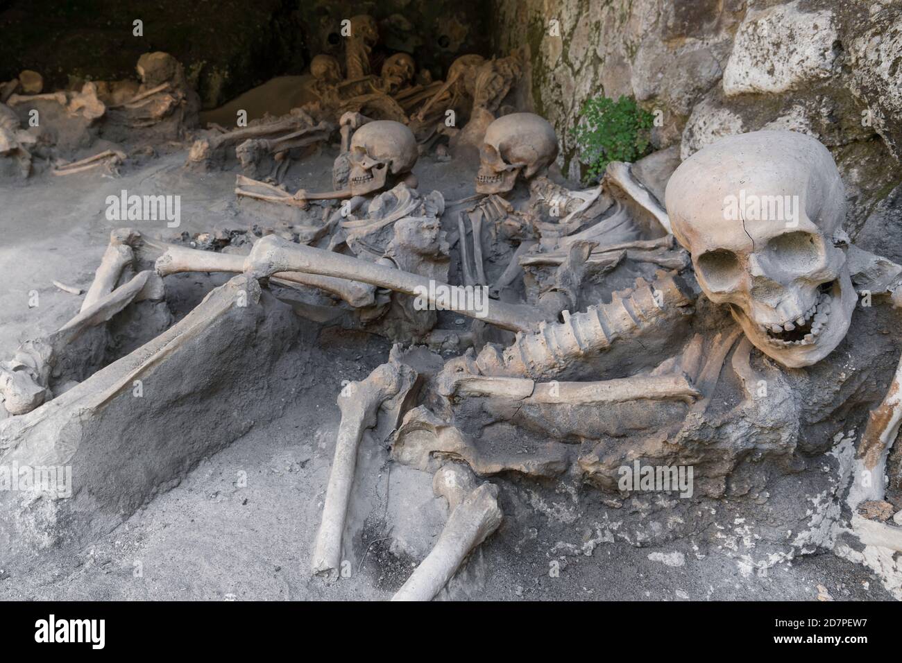 I resti di coloro che sono rimasti intrappolati dall'eruzione del Vesuvio. Ercolano, antica città romana. Sito archeologico di Ercolano. Foto Stock