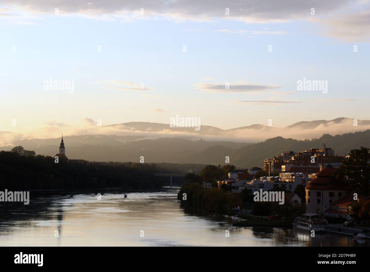 La città di Maribor presso il fiume Drava in Oriente Slovenia Foto Stock