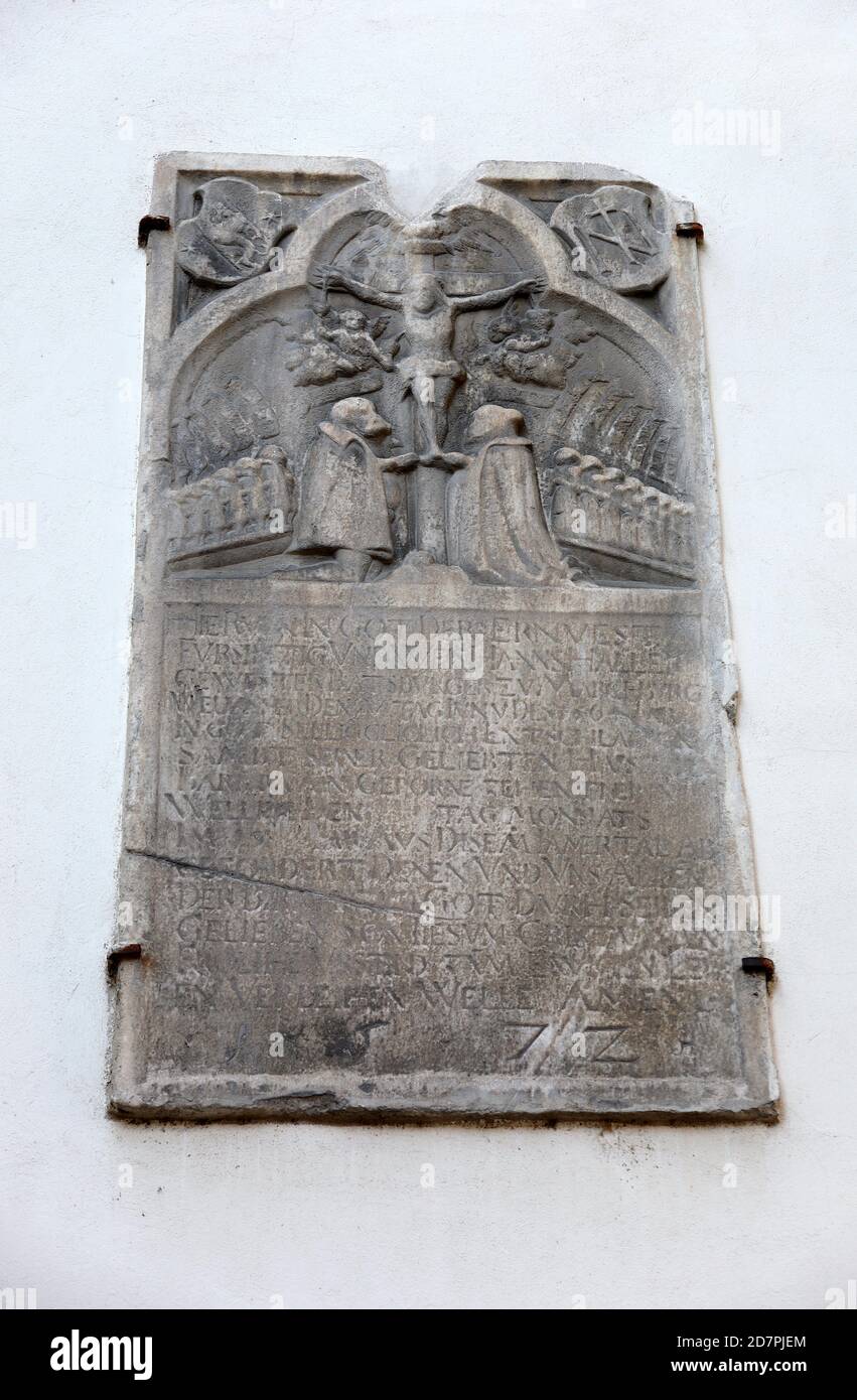 Pietra incisa all'esterno della Cattedrale di Maribor in Slovenia Foto Stock