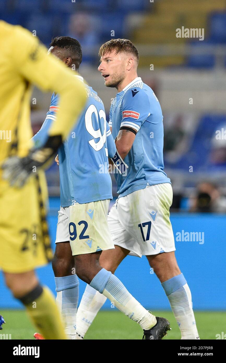 ROMA, ITALIA - 24 ottobre : Ciro immobile (17) della SS Lazio segna un gol durante la partita di calcio tra SS Lazio e Bologna FC allo Stadio Olimpico il 24,2020 ottobre a Roma Italy Credit: LM/Claudio Pasquazi/Alamy Live News Foto Stock