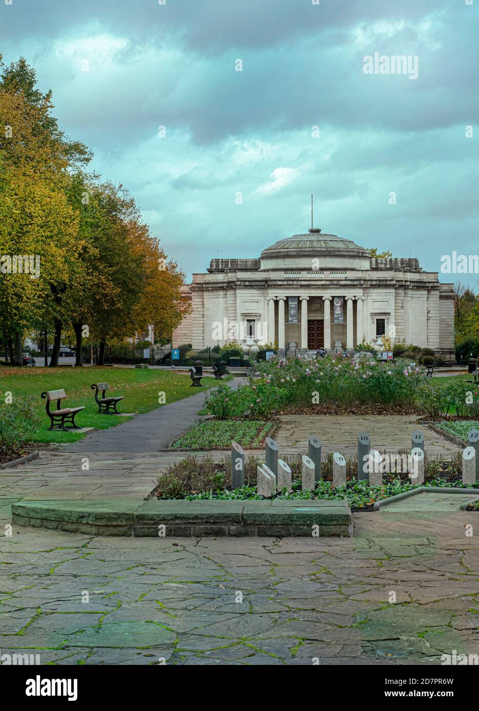 Lady Lever Art Gallery Porto luce solare con quadrante sole in primo piano. Wirral Foto Stock