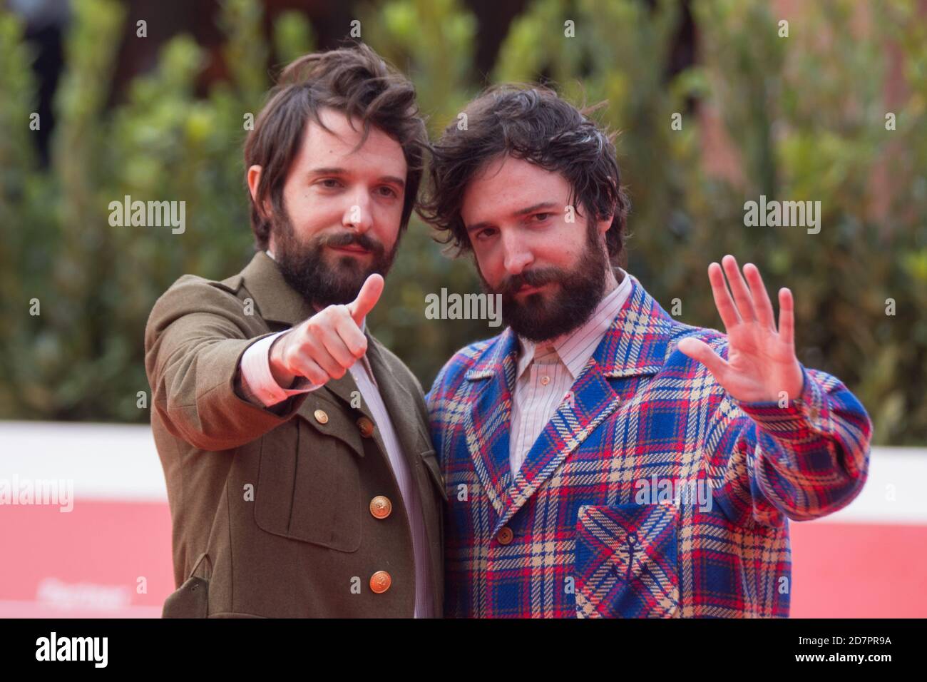 Roma, Italia. 23 Ott 2020. I registi italiani Damiano e Fabio D'Innocenzo partecipano al tappeto rosso della nona giornata del Festival del Cinema di Roma 2020 a Roma, Italia, il 23 ottobre 2020. (Foto di Matteo Nardone/Pacific Press/Sipa USA) Credit: Sipa USA/Alamy Live News Foto Stock