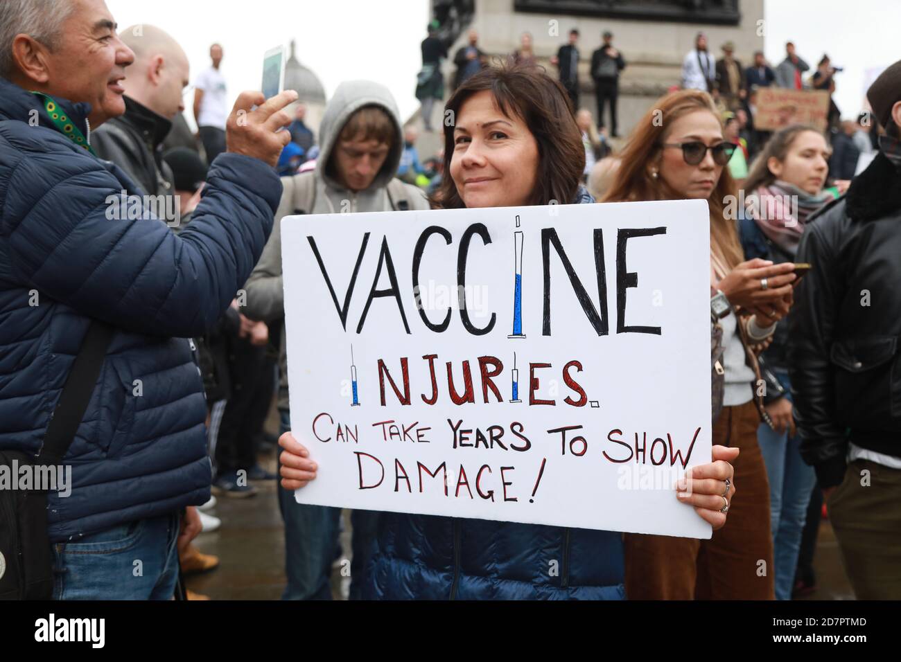 Unite per la libertà anti lockdown, anti vaccino dimostrazione - Trafalgar Square, Londra, 24 ottobre 2020: Credit Natasha Quarmby/ALAMY LIVE NEWS Foto Stock