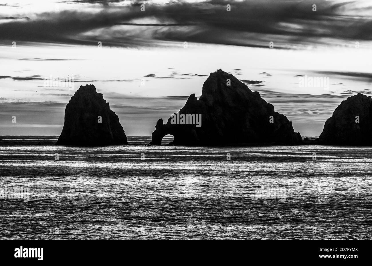 Nero e bianco Sunset formazioni rocciose l'Arco El Arco Los Cabos Cabo San Lucas Baja Messico Foto Stock