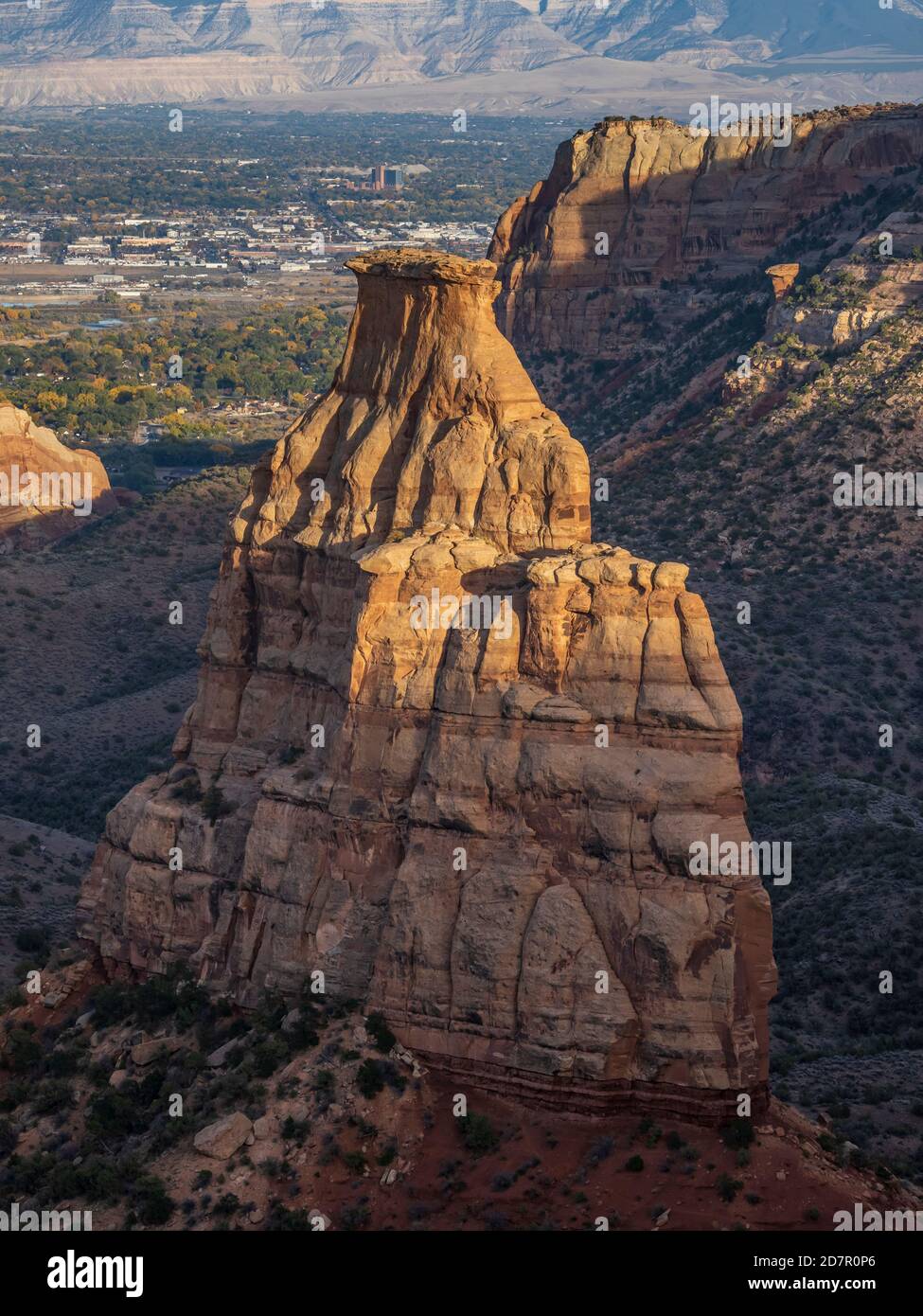 Independence Monument da Rim Rock Drive, Colorado National Monument vicino a Grand Junction, Colorado. Foto Stock