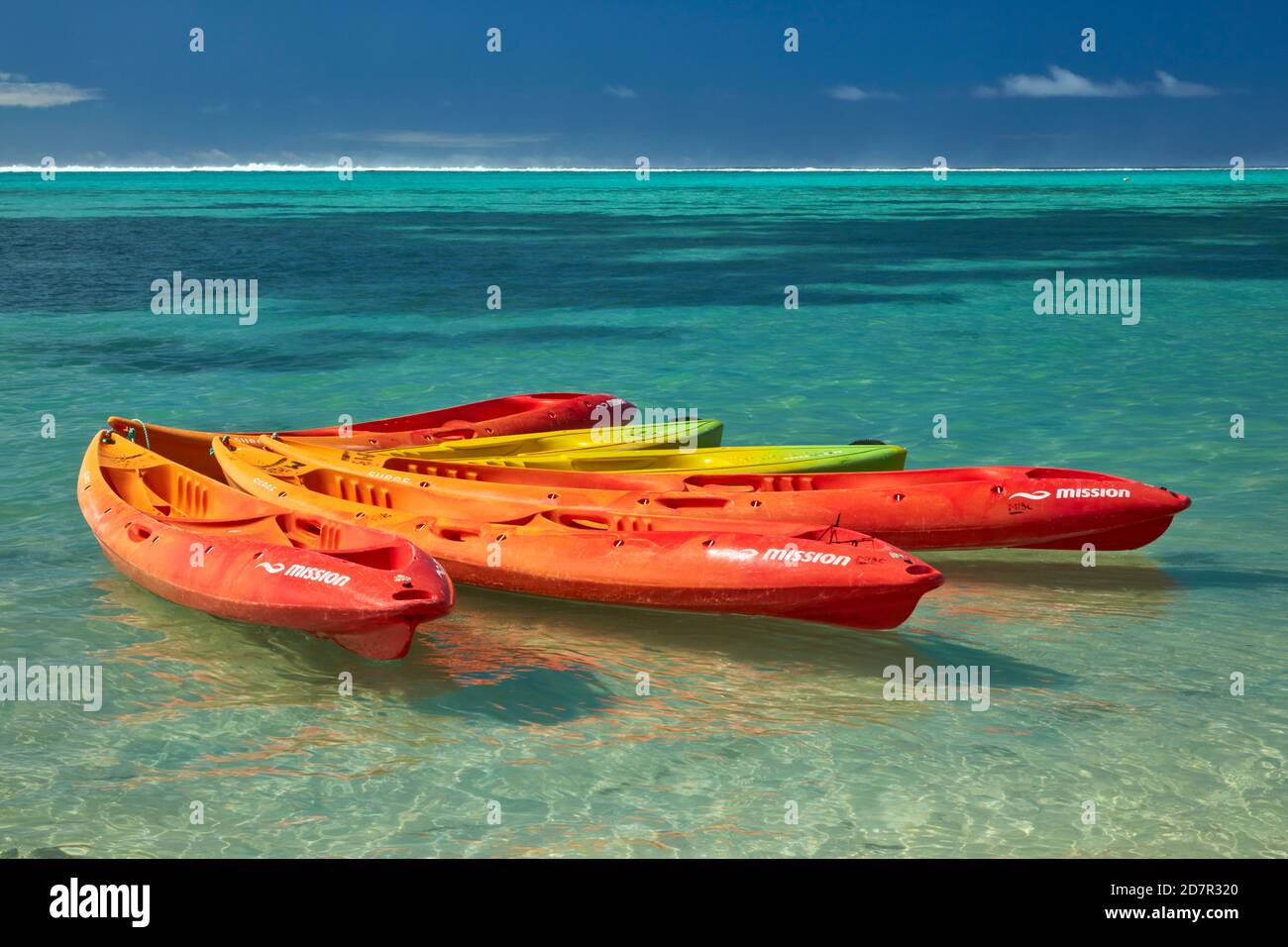 Kayak, muri Lagoon, Rarotonga, Isole Cook, Sud Pacifico Foto Stock
