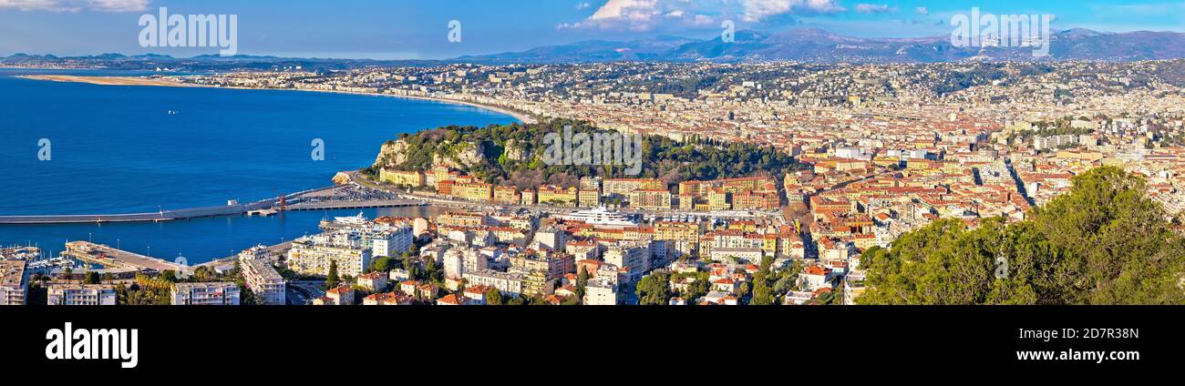 Città di Nizza lungomare vista panoramica aerea, costa azzurra, dipartimento delle Alpi Marittime della Francia Foto Stock