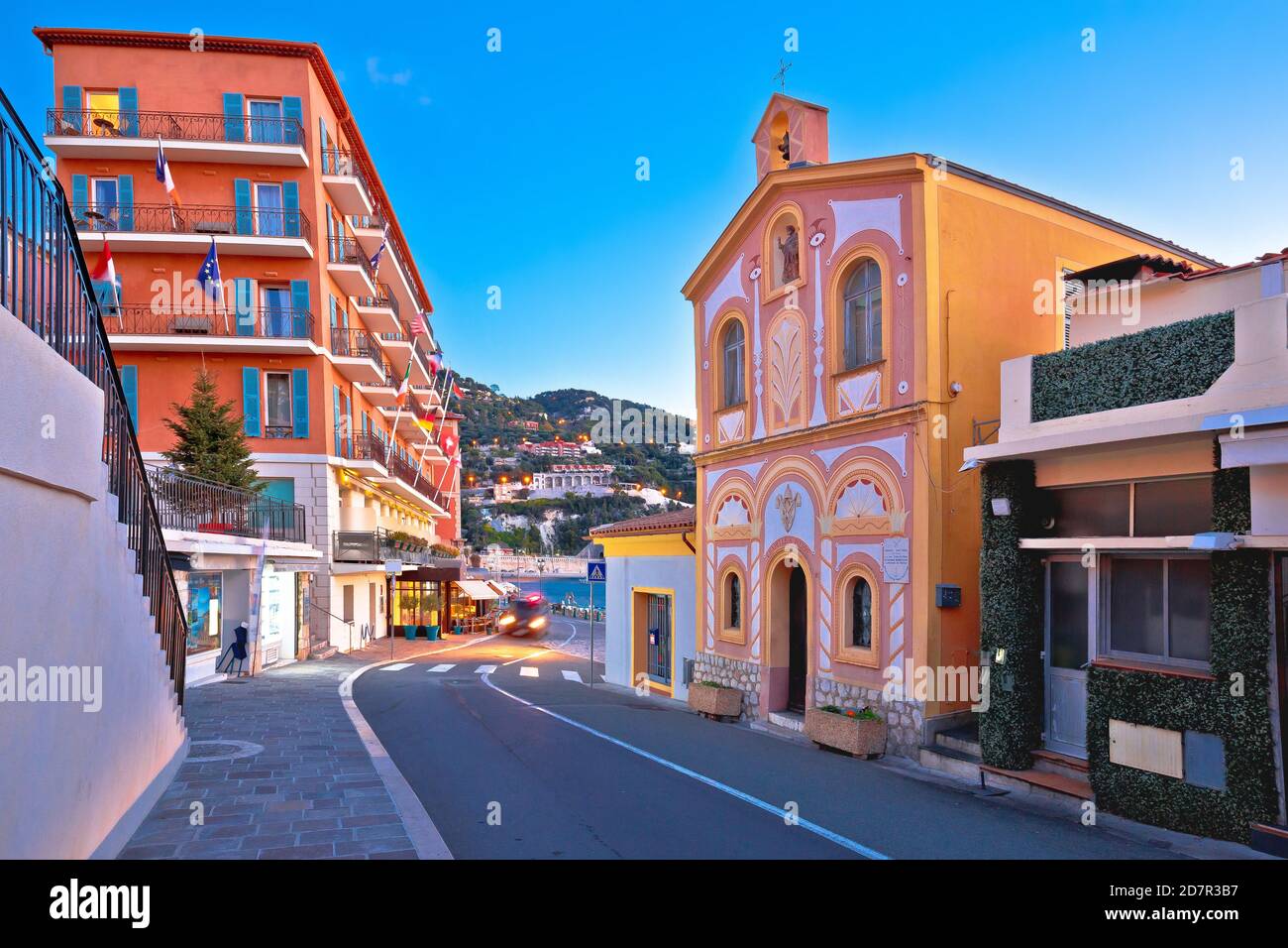 Villefranche sur Mer idilliaca Costa Azzurra città vista serale, Alpes-Maritimes regione della Francia Foto Stock
