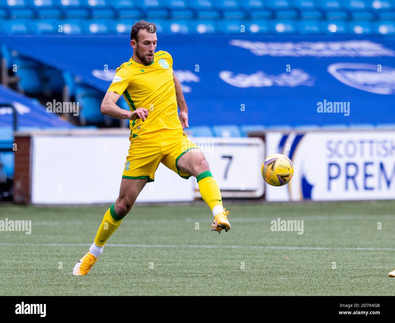 Christian Doidge di Hibernian durante l'appuntamento di Kilmarnock contro Hibernian al Rugby Park Stadium sabato 24 ottobre 2020. Foto Stock