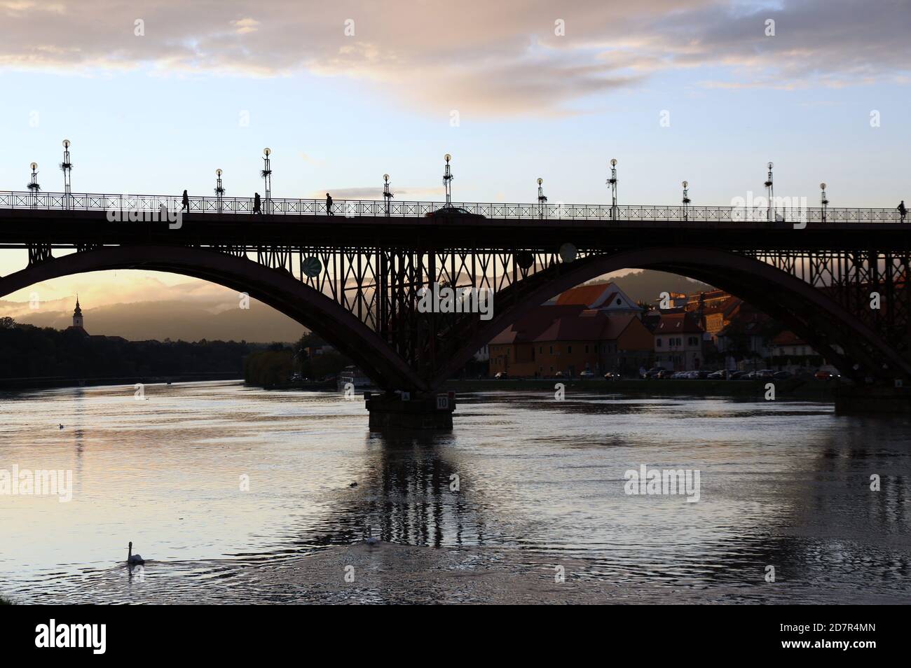 Maribor Ponte Vecchio sul fiume Drava nella Slovenia orientale Foto Stock