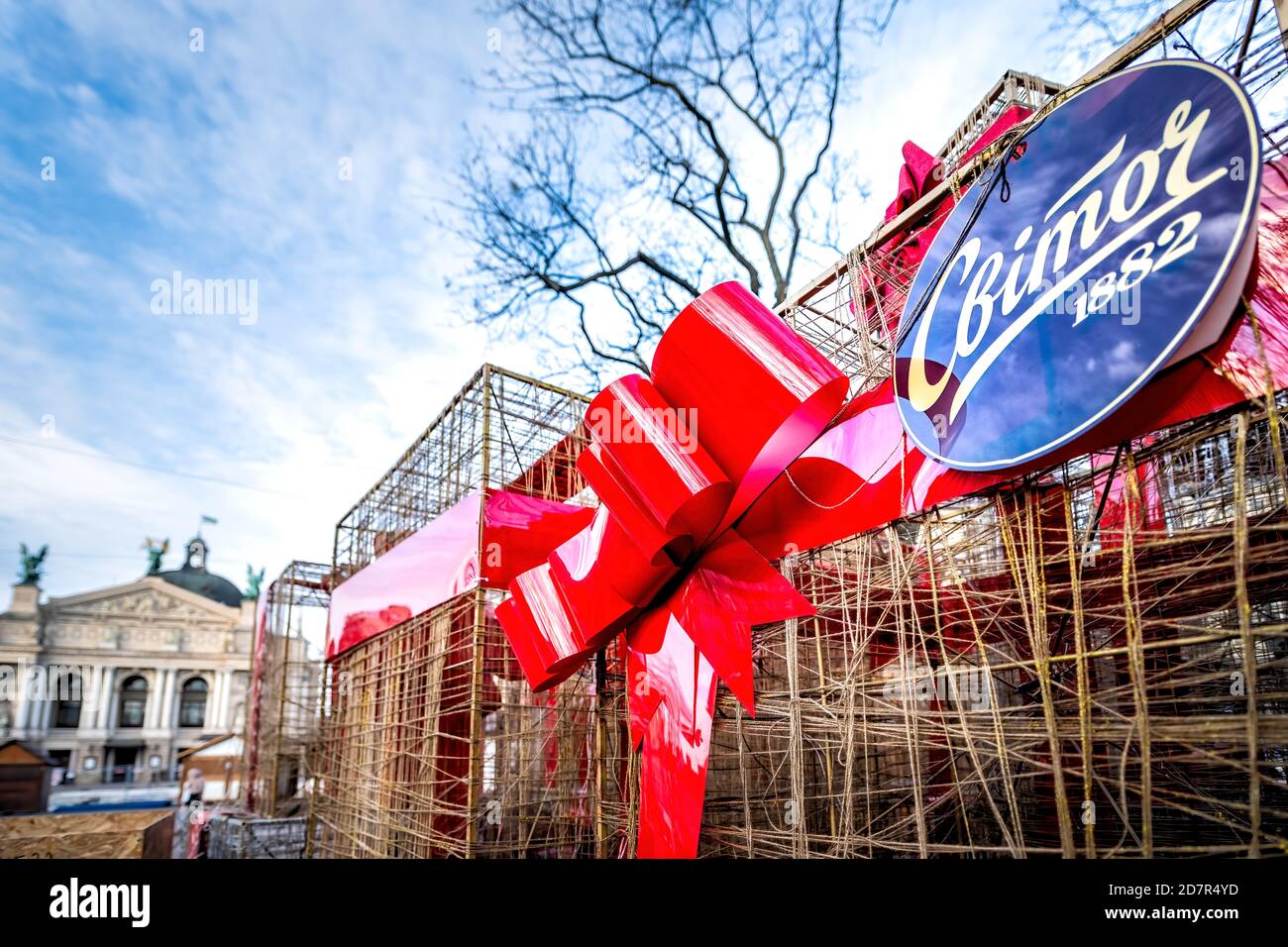 Lviv, Ucraina - 21 gennaio 2020: Segno per produttore di dolciumi ucraino Svitoch produttore di cioccolato e caramelle nella città vecchia di Lvov a Chris Foto Stock