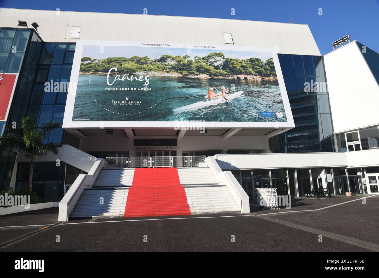 Francia, costa azzurra, Cannes, il Palazzo del Festival con il suo famoso tappeto rosso, dove ogni anno si svolge il famoso Festival Internazionale del Cinema. Foto Stock