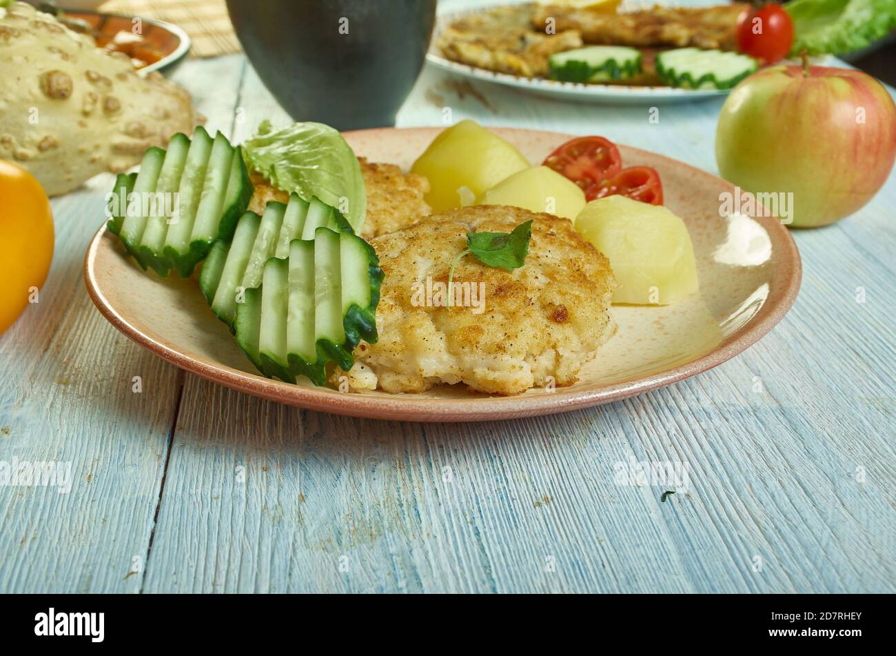 Fiskefrikadeller danese, torta di pesce - piatto culinario composto da pesce filettato o altri frutti di mare tritati o macinati, mescolati con un cibo amidaceo, e fritti Foto Stock